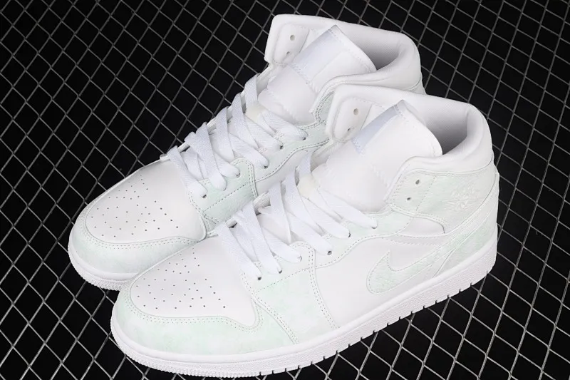 All Categories Air Jordan Jordan Series Basketball Shoes Air Jordan 1 Mid Air Jordan 1 Mid AJ1 Joe 1 Starry Sky Thermal Sensing China Basketball Shoes 554725-130
